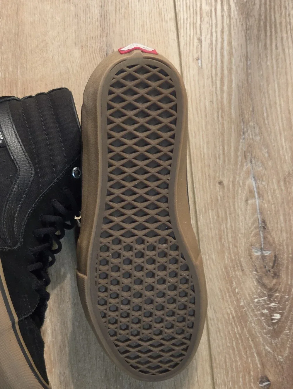 Vans Sk8-Hi Pro Black / Gum High Top Men 7 / Women 8.5 w/ Elastic Laces